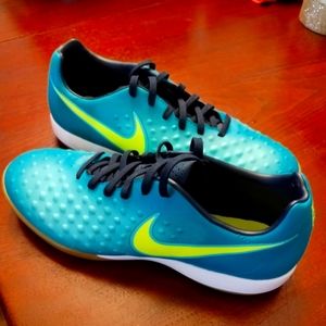 NIKE MAGISTAX ONDA II Mens Size 8.5 Indoor Soccer Shoe Teal